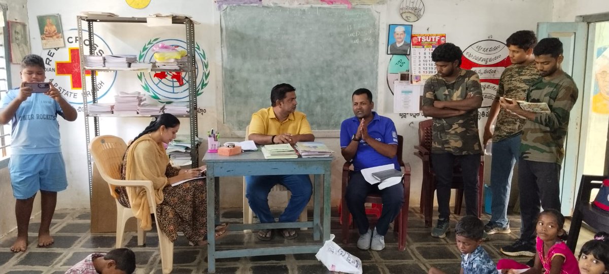 DFOKMM's tweet image. 🌿VSS Community Development Initiative 🌿
As part of Vana Samrakshana Samithi (VSS) efforts, the Forest Dept, in collaboration with NGO Nirmaan, conducted a village assessment at Chandraiahpalem, Sahupally for better school Infrastructure. 
#CommunityDevelopment #ForestDept #vss