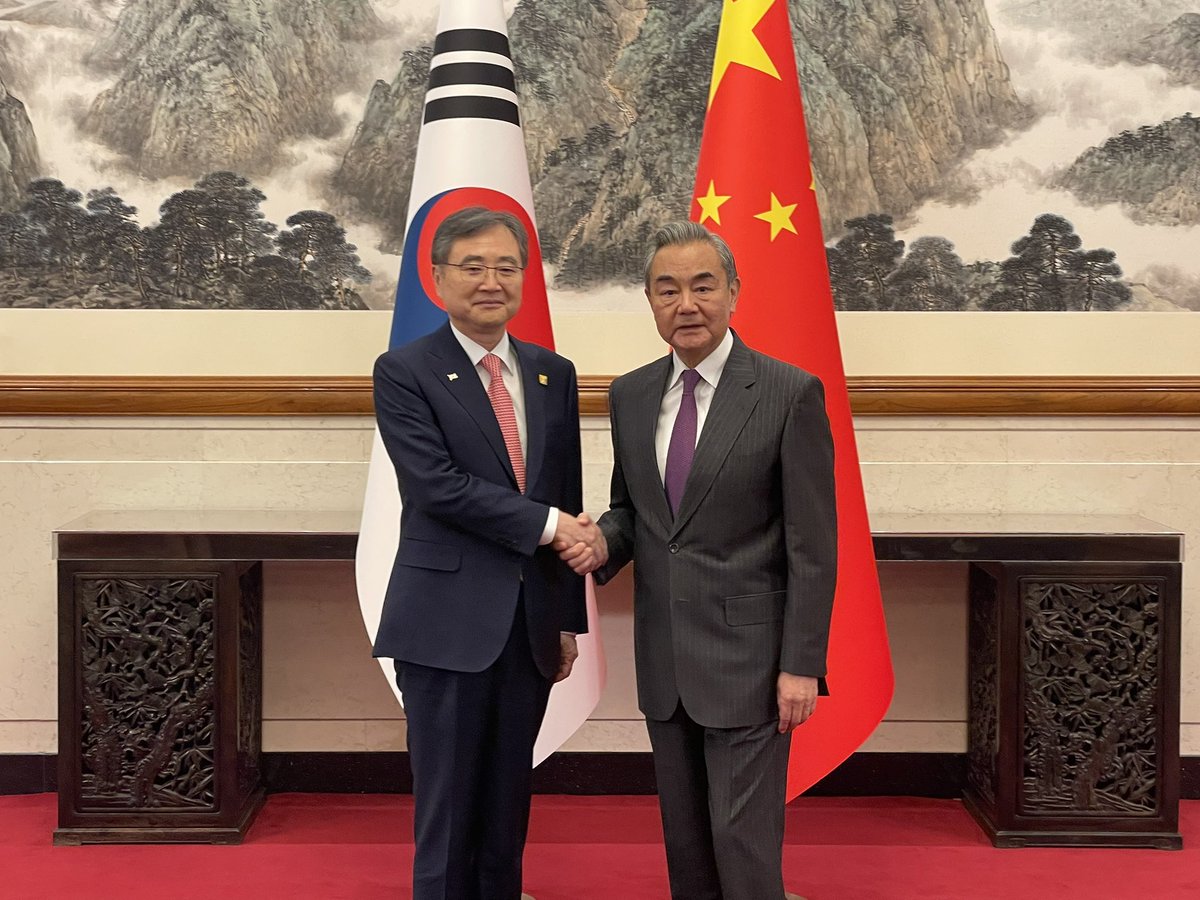 Happening now 
Chinese FM Wang Yi is hosting his South Korean’s counterpart Cho Hyun in Beijing. 

This is Cho’s first visit to China since taking office, Seoul’s Hankyoreh says talks may touch on whether Chinese leaders will attend the Oct. APEC summit in Gyeongju, plus the