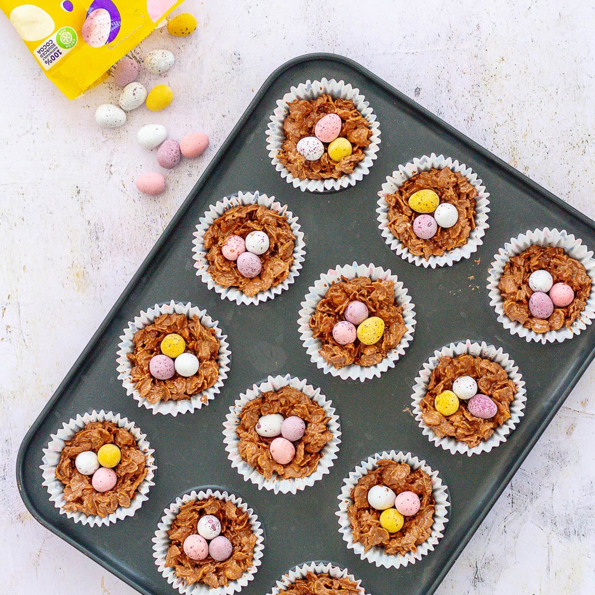 easypeasyfoodie's tweet image. These super simple Easter Chocolate Cornflake Nests are made with just 3 ingredients: cornflakes, milk chocolate and mini eggs. A great Easter baking project for kids and perfect for Easter bake sales and celebrations!

RECIPE &amp;gt;&amp;gt; bit.ly/35Gy5Aw

#easter #easypeasyfoodie