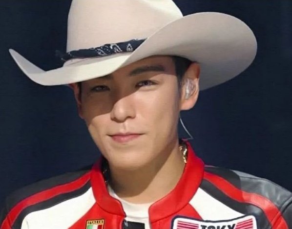 cshthinker's tweet photo. he looks insanely beautiful in these pictures THE DIMPLES THE SMILEEEEEEEEEEEE 😭😭😭 https://t.co/X3SyfscY7Y