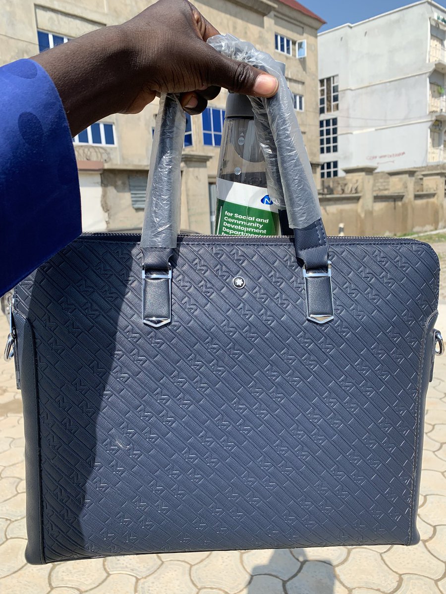 Tech_Guy00's tweet image. So excited 😆 this morning someone surprised  me with this laptop bag worth 45k for my Birthday Gift Tomorrow am so excited and Happy Jazakallah Bi khairn