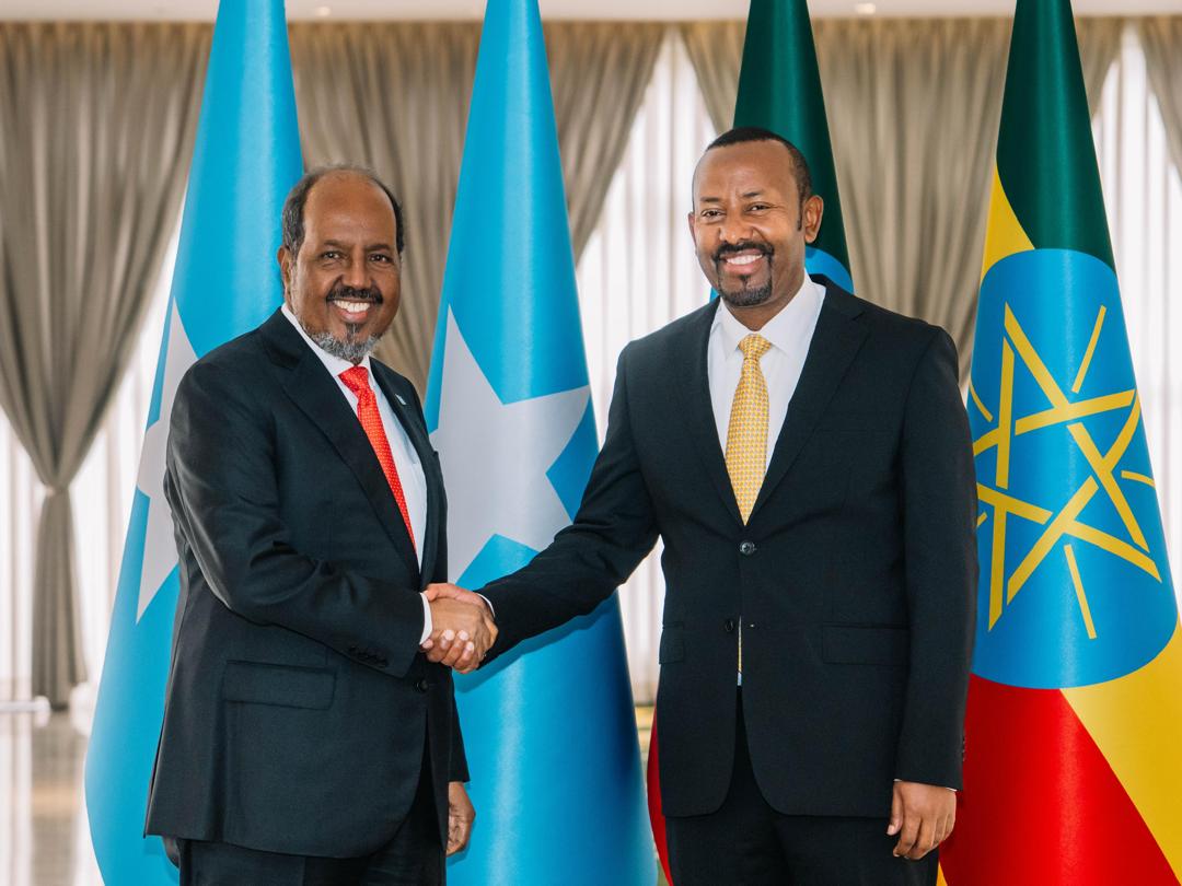 sputnik_africa's tweet photo. 🇸🇴🇪🇹 Somalia voiced support for Ethiopia’s pursuit of sea access through peaceful and lawful means. 

President Hassan Sheikh Mohamud stressed the importance of diplomacy, dialogue, and regional cooperation in his interview with a Saudi TV channel.

He reaffirmed Somalia’s clear stance that disputes must be settled through negotiation, highlighting the need for mutual agreements to ensure stability and shared prosperity along the Red Sea.