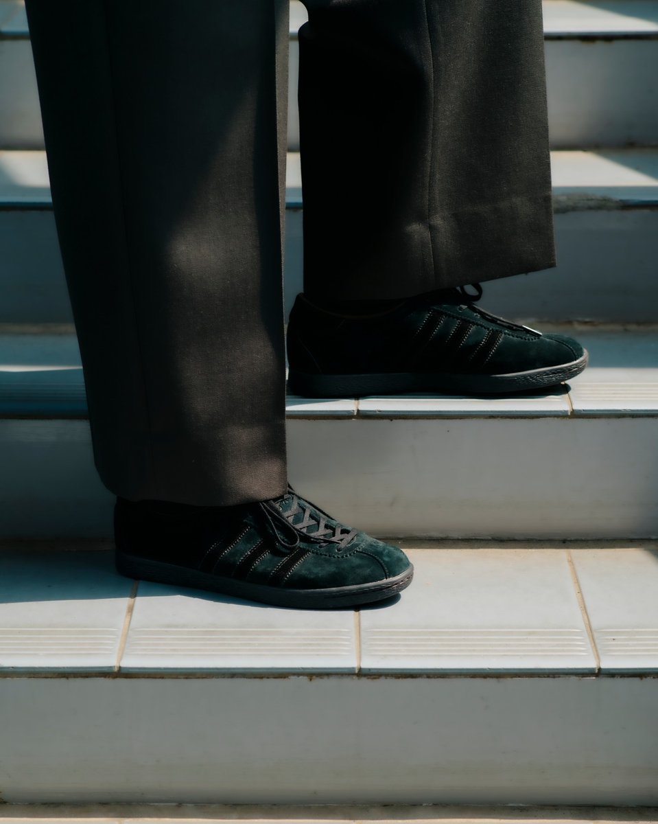 レア超人気❗️adidas ダークグレー パターンジャージ入手困難です。写真アップ レア超人気❗️adidas ダークグレー パターンジャージ入手困難