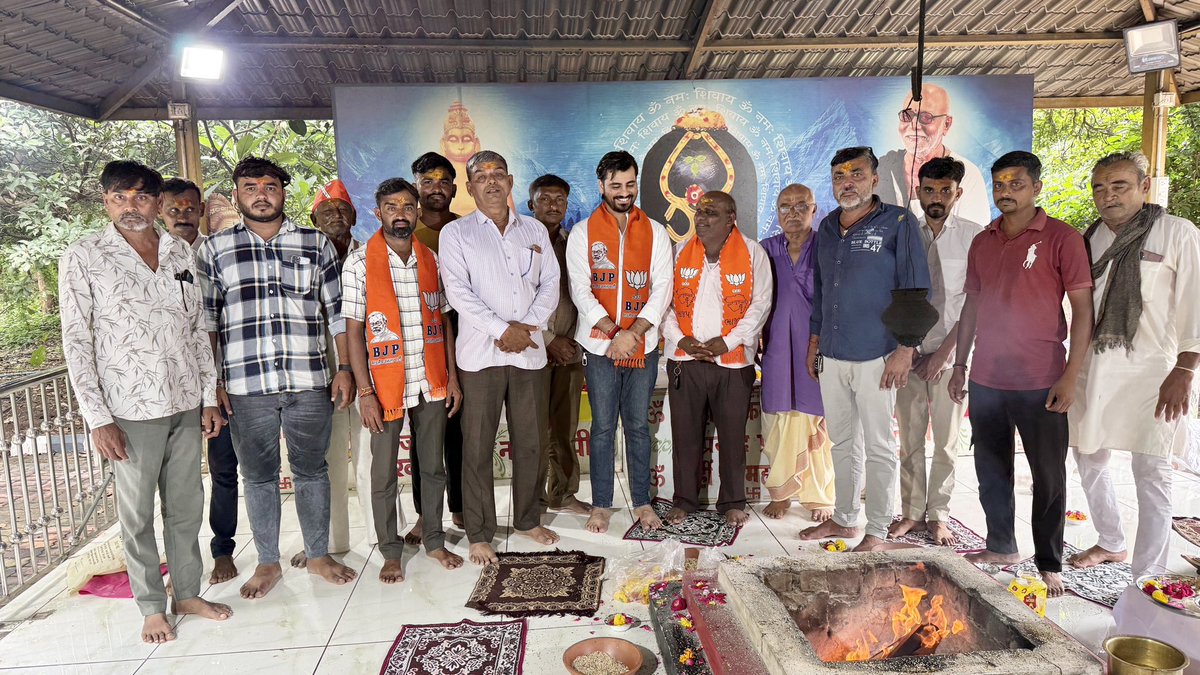 bhammarjayraj1's tweet photo. આદરણીય પ્રધાનમંત્રી શ્રી નરેન્દ્રભાઈ મોદીજી ના જન્મદિવસ નિમિત્તે તેઓના દીર્ઘાયુ તથા સ્વસ્થ જીવનની મનોકામના અર્થે  બોરડા મારા ફાર્મ હાઉસ ખાતે યજ્ઞ નુ આયોજન કરવામાં આવ્યું તેમાં સૌ ભાજપ પરિવારના સભ્યો અને તાલુકાના આગેવાનો ઉપસ્થિત રહ્યા હતા.
@narendramodi 
#NarendraModi https://t.co/REs9kXoBaN