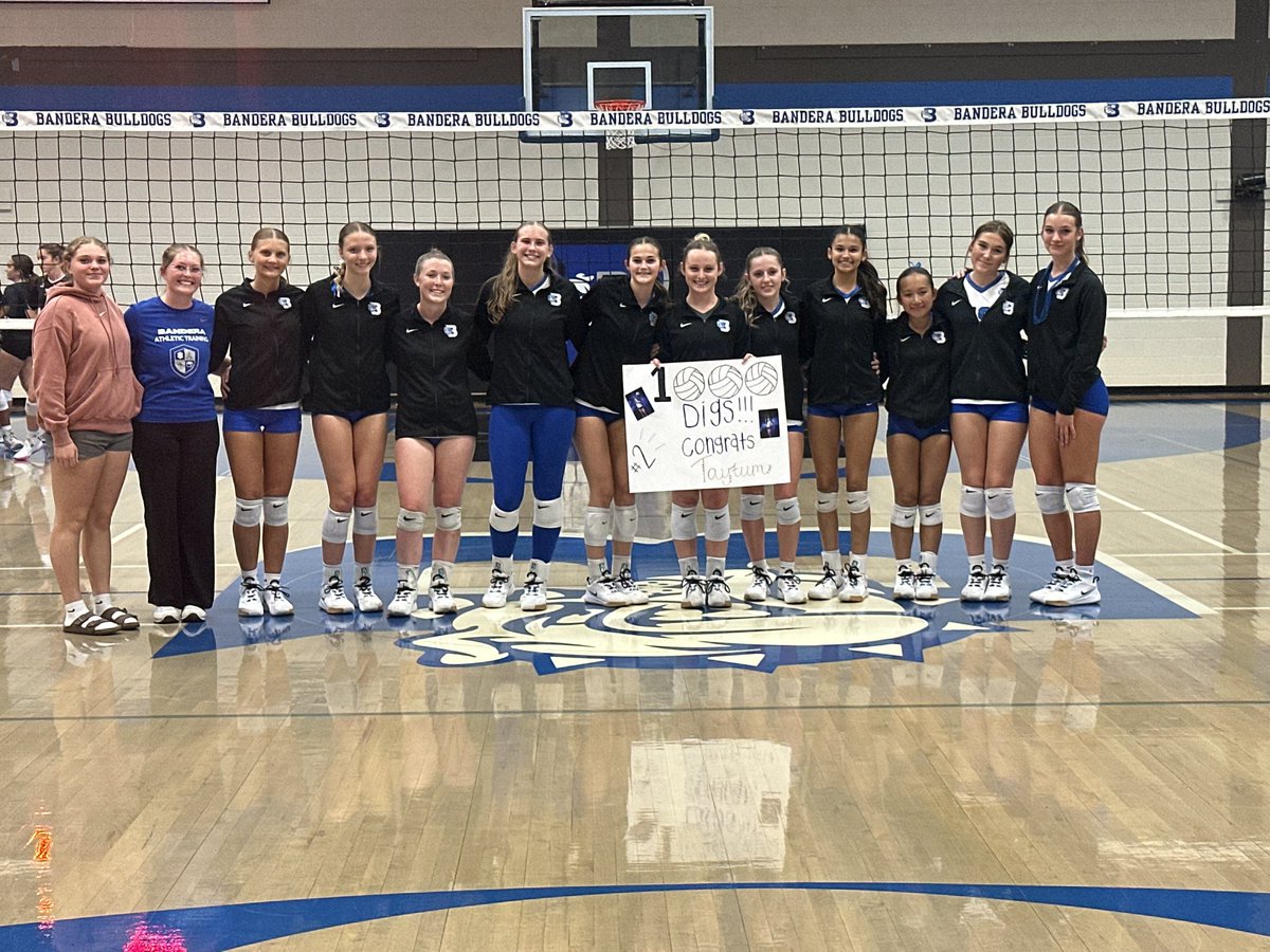Taytum Moeller hits 1000 DIGS!! Let’s go!!! So proud of her hard work and leadership this season!💪🏻💪🏻💪🏻🏐😍