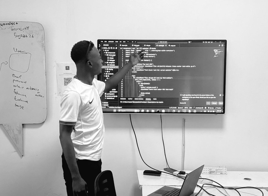 Bigteedtechie's tweet image. Hi Guys, I&apos;m  Epaphras Savage and I build very intuitive and interactive designs to blow your end users minds away while also making life easy for them with solutions. Not also forgetting that I am a backend developer (Entry role).

I am your Go-to guy once you need my services.