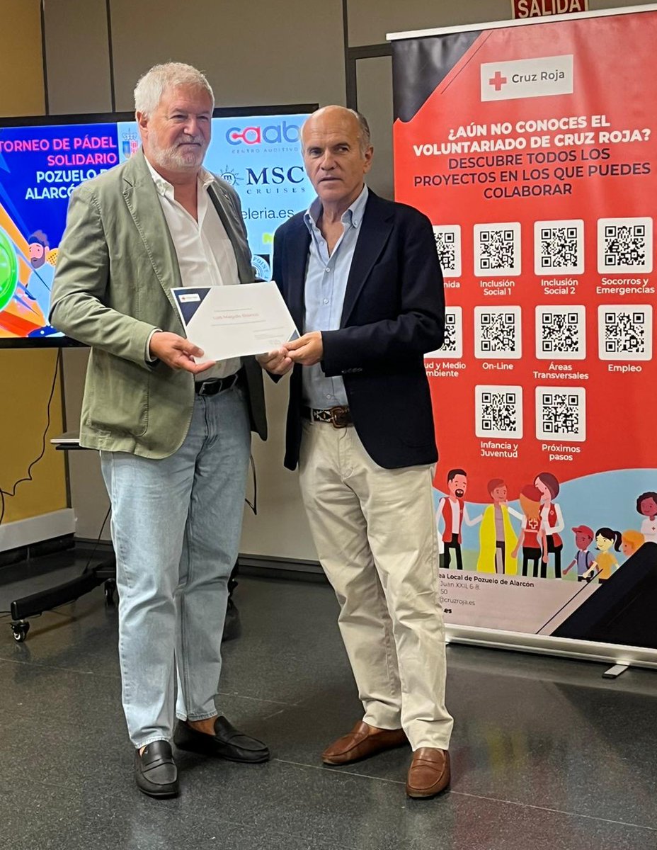 El presidente de Cruz Roja Pozuelo Javier Cerrudos junto con el concejal de deportes Luis Magide presentaron ayer en el teatro Mira el I Torneo de Pádel Solidario que tendrá lugar el próximo 20 de septiembre en el Polideportivo Municipal El Pradillo.
#pozuelodealarcon