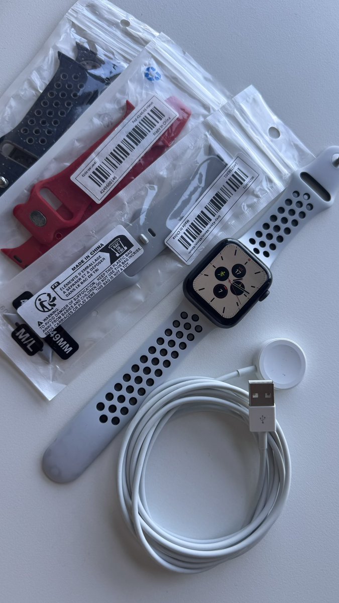 PedroAscorbe's tweet photo. Vendo Apple Watch Series 5 - GPS + Celular

Muy bien cuidado y buen estado.
Salud de 🔋: 84%

Incluido cable de carga y 3 correas extra (la que viene en el watch es la original de Apple x Nike)

Siempre con protector de pantalla.
No se envía caja original.

IG: pedroascorbe https://t.co/7KnZbKwPlP