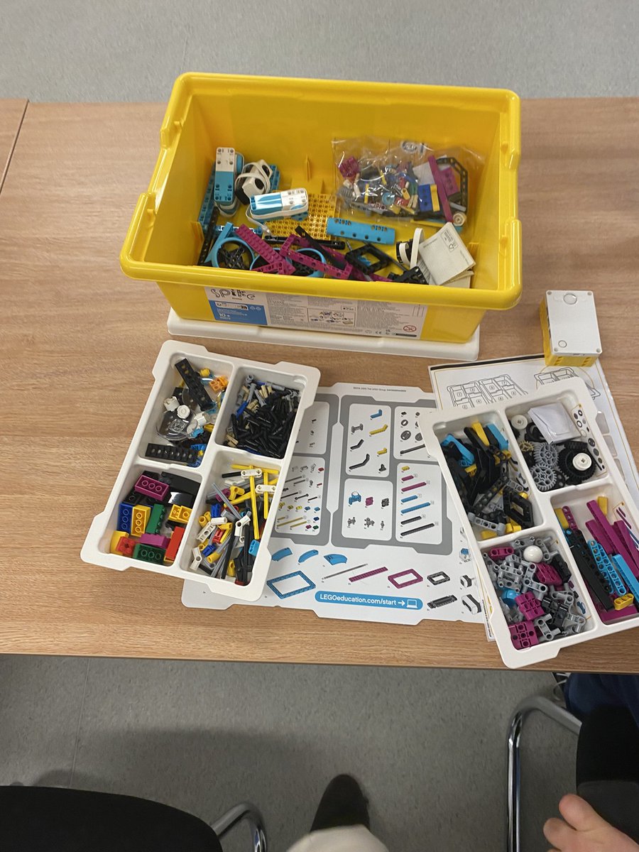 DrTCousins's tweet image. Having a great time on the Coding Success programme! Building some robots, racing them and coming up with many great ideas for lessons! #codingsuccess2025 #Lego 
@raisingrobots @LEGO_Group @scratch