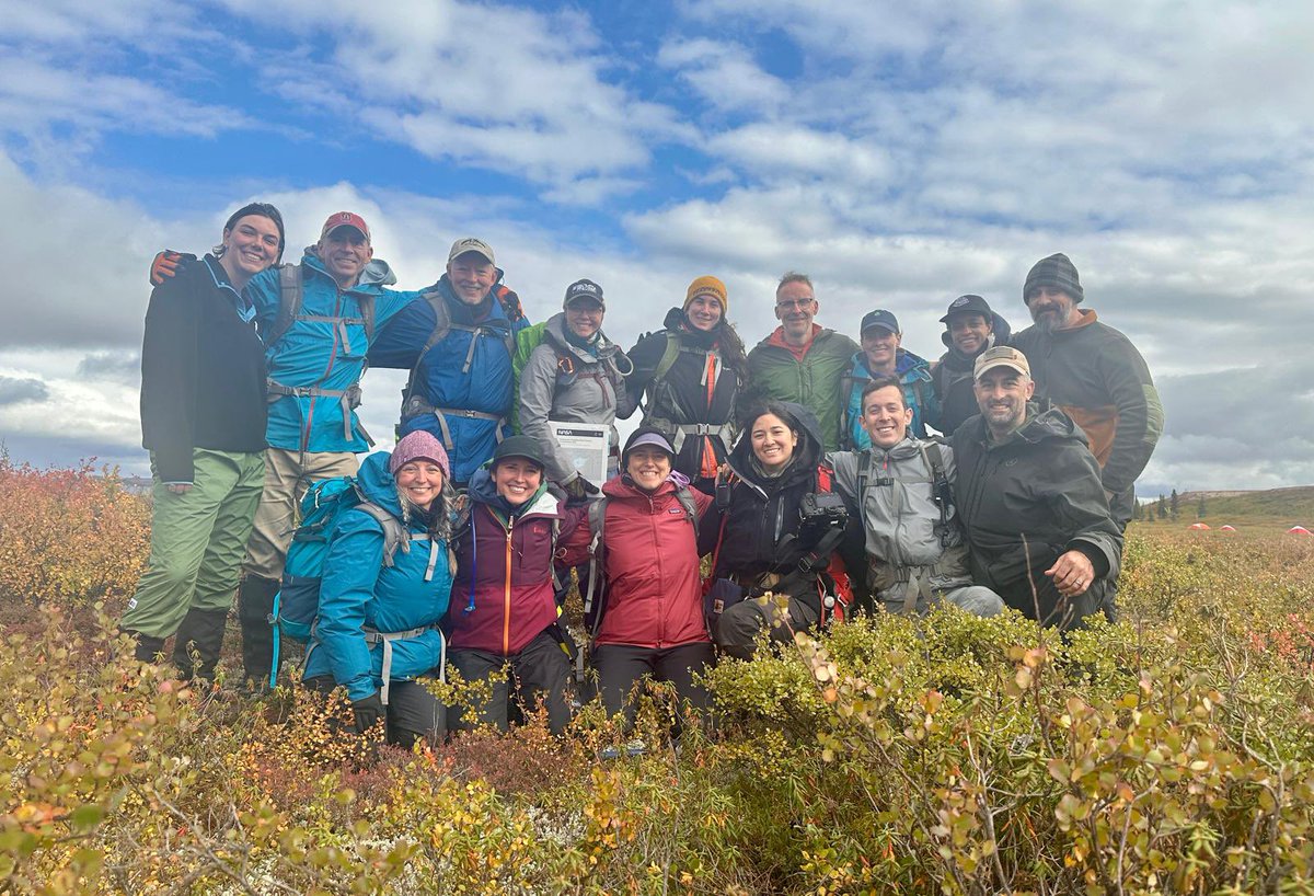 drcrater's tweet image. Such a fantastic team! #Kamestastin2025 #fieldwork #Artemis #geology #ToTheMoon