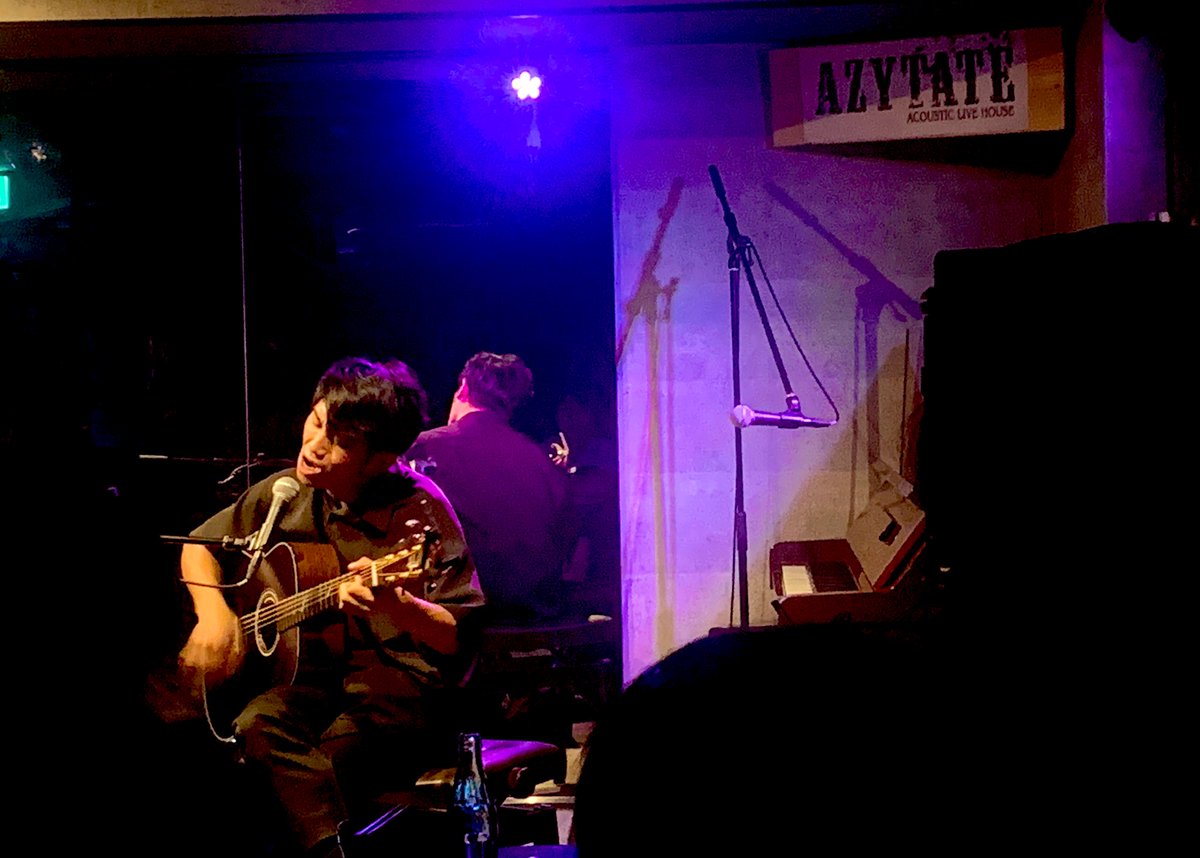 続いて、

treさん

カッコいいアコギに、のびやかなハイトーン…気持ちいいですなぁ…