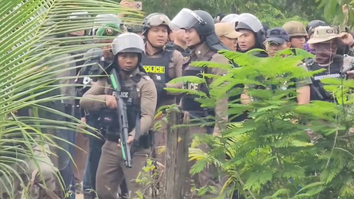 fullofsunbear's tweet image. At least 23 Cambodian civilians, monks, soldiers, and police officers were injured after Thai troops reported fired tear gas and rubber bullets at Cambodian citizens… is this the action of a country that claims to want peace?
