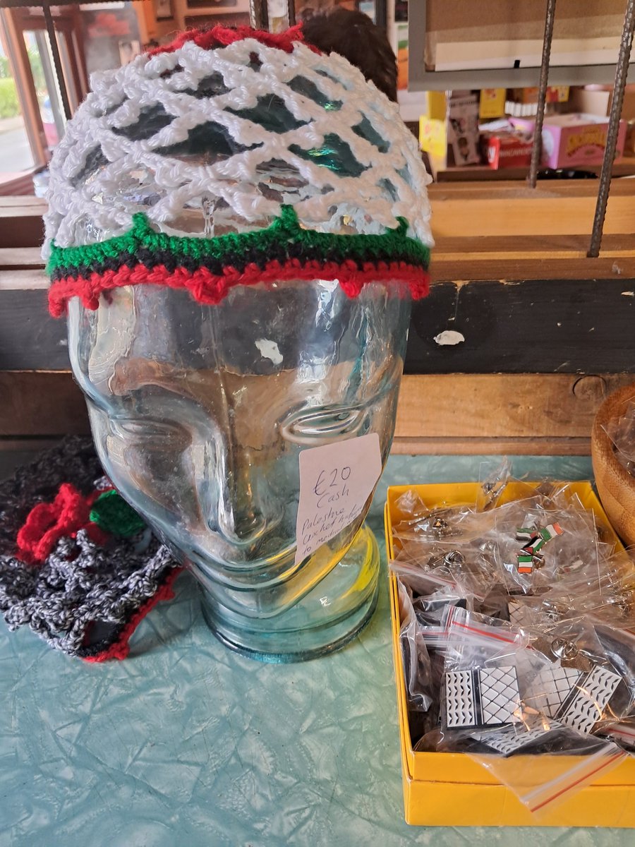 crochet_crafter's tweet image. I just dropped these 2 #OneOfAKind #crochet hats designed by me to #BangBang Phibsboro who've agreed to sell them with 100% of 💸 made going to Palestinian charities.

#rt to help them find their forever head!

I'd recommend you try their breakfast burger if you haven't already.