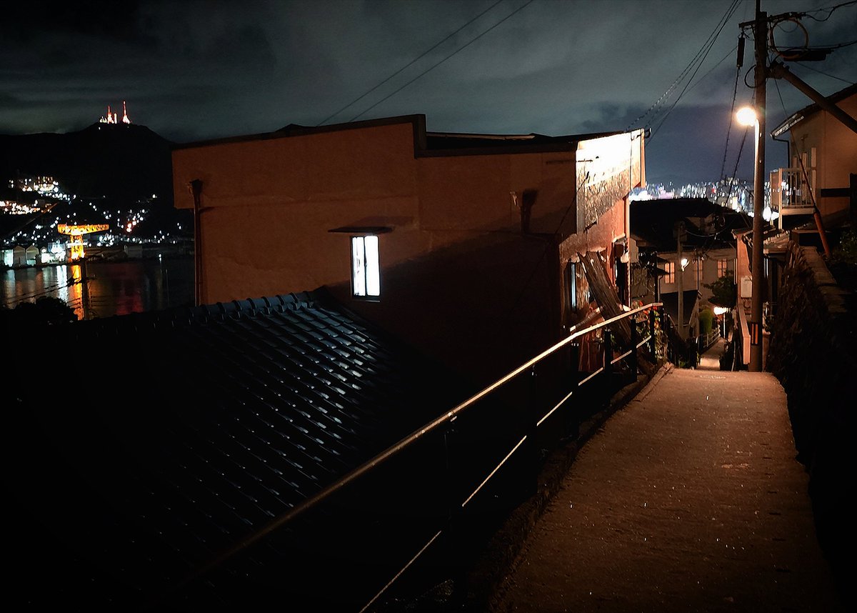 長崎市　鍋冠山の道より
今日もお疲れ様でした✨
＃長崎の夜景