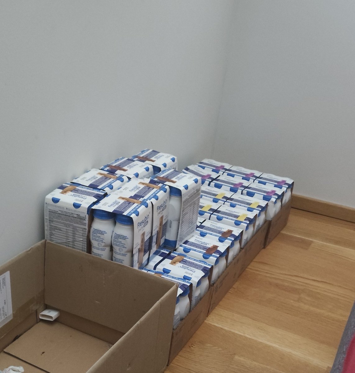 30kg of Fresubin — pretty sure the postman hates me a little now 😅