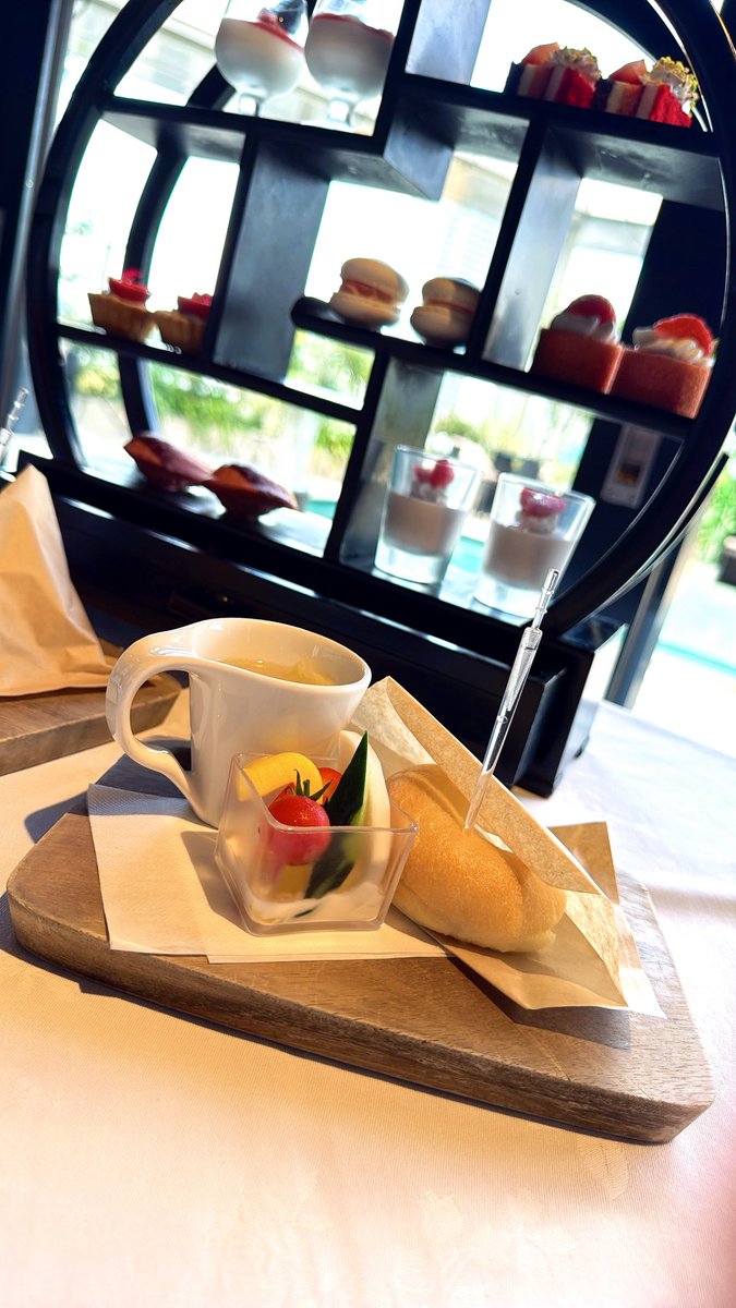 shef0526's tweet photo. 【THE LEGIAN TOKYO】

ベリー&amp;ベリー！！
ストロベリーAfternoon Tea
ティースタンド+紅茶10種フリーフロー

平日昼間、優雅にアフヌン堪能😊

まさに極上ッッ🌰🈵✨✨💋💋
イェ〜〜〜ｽッ🌹🌹✨✨⚜️🍌

#アフターヌーンティー 
#レギャントーキョー
#バタフライピー
#ストロベリー
#アレン様 https://t.co/8EaFtcTrcH