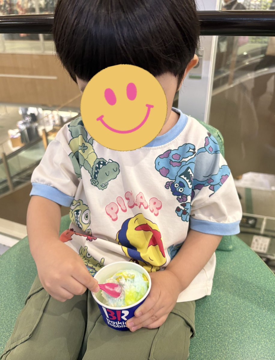 HyphenBerry's tweet photo. 亀ちゃんが食べてたアイス🍨
同じ味を子どもにも😋 https://t.co/G0VcHQ42Pr