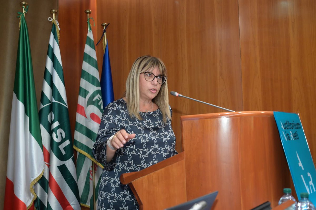 #DanielaFumarola a seminario Cisl- Fnp Cisl: “La contrattazione sociale rappresenta una dimensione decisiva di partecipazione entro cui lavoratori e pensionati, insieme, contribuiscono alla modernizzazione del Paese. Perché ciò accada, deve svilupparsi anche oltre la frontiera