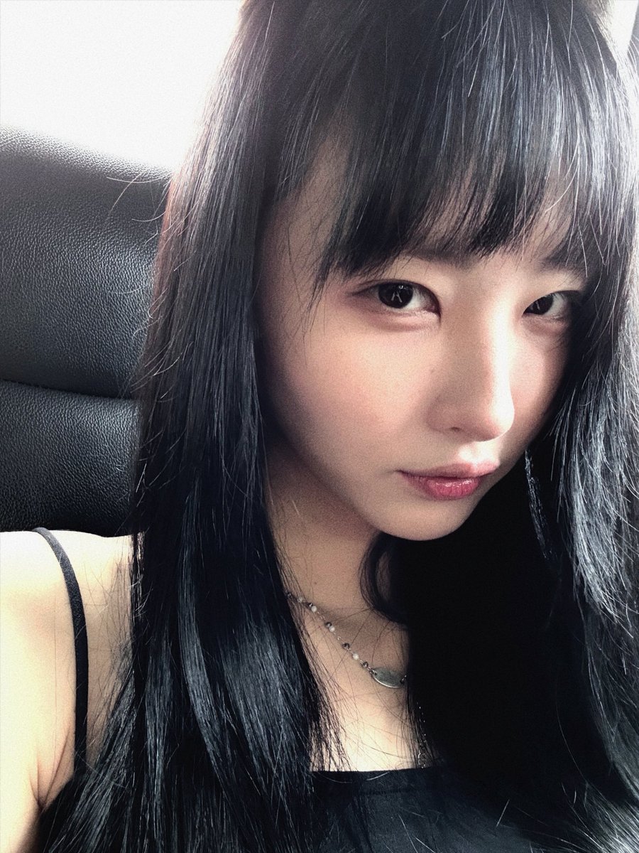 Sigue lloviendo en Corea
한국은 계속 비가 오고 있어 우산 써.