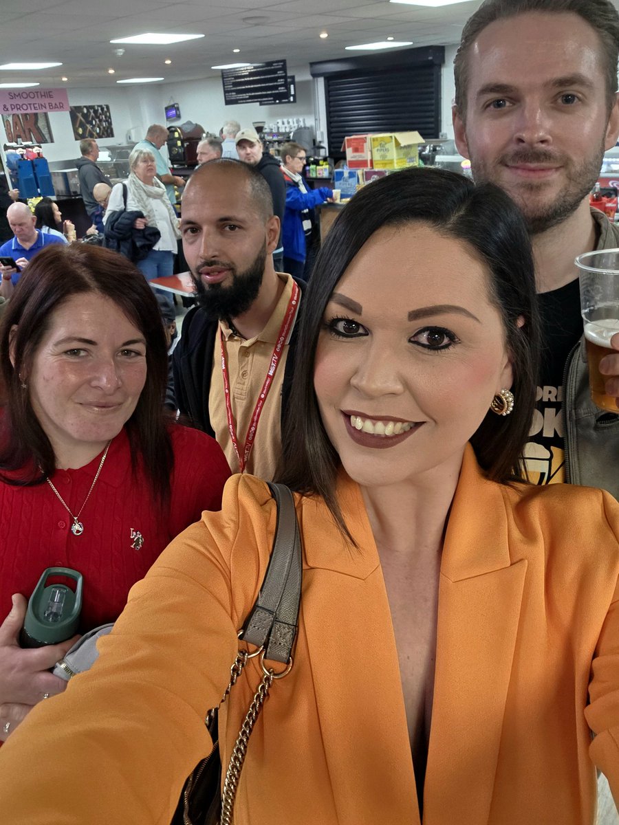 charlotte_90xx's tweet image. Groupie 🤎 @emlblackburn @RobJF24 @Zee98661264 #TwitterFam #EnglishOpen