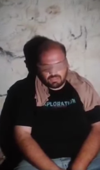 #Syria: amidst the crackdown carried out by Hijri-affiliated factions on people they accuse of "collaboration" in #Suwayda province, they abducted a Christian.

He's accused to be an agent for the Bedouins. 

Video of his "confessions", where he says he collaborated with #ISIS