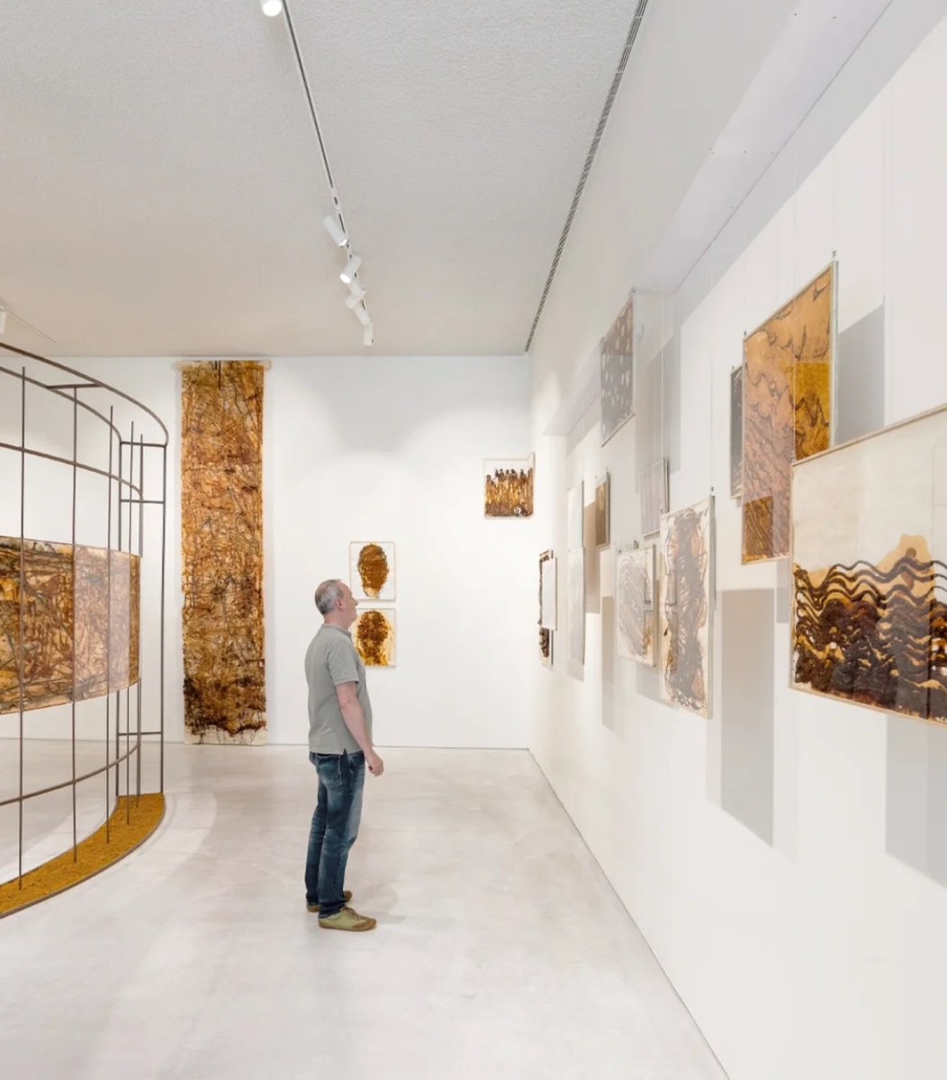 🧐 Os proponemos a participar en la #visitaguiada que tendrá lugar este sábado, día 20, a las 12h, a la #exposición 'Tiempo y profundidad' de #MaríaVillacorta en el #CentrodeArteRupestre de #Cantabria 👀

👉 Se recomienda confirmar asistencia en studio@mariavillacorta.com 👌