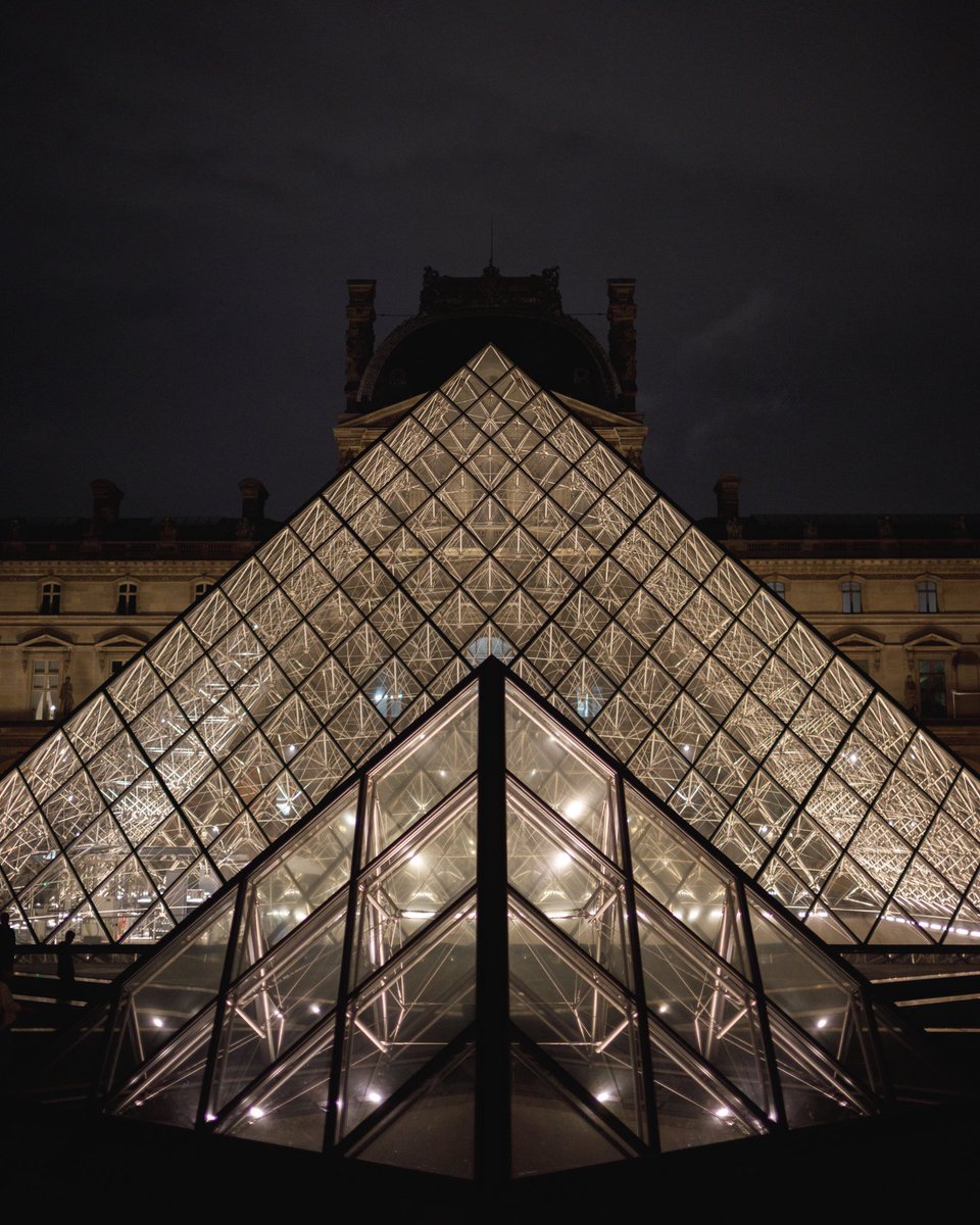 Visiting the <a href="/MuseeLouvre/">Musée du Louvre</a> at the end of the day #visitparis #explorefrance #travelphotography <a href="/ExploreFranceEN/">Explore France</a>