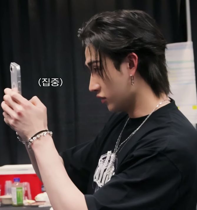 httaee's tweet image. posso te pedir em namoro? 🦋 minchan mini au

bangchan está cansado de pensar sobre relacionamentos e não estar em um. chegando a conclusão de que a resposta cabível é pedir seu melhor amigo, minho, em namoro.