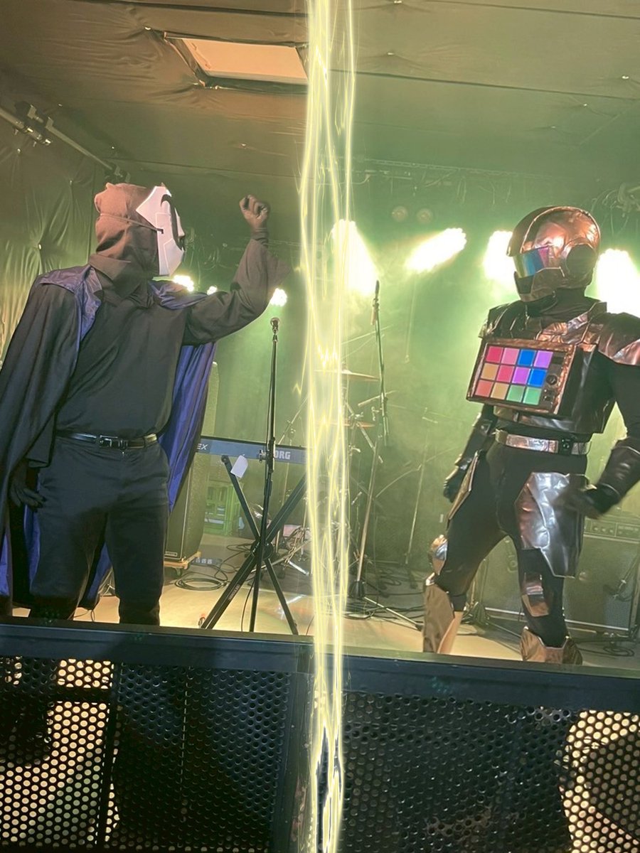 Satork_Is's tweet photo. 【ビートマンのひみつ】その4
「D.I.S（Discordia Influence Syndicate）」　表向きはAIを活用した革新的な音楽プラットフォーム。しかしその実態は、洗脳音波"マインド"によって人々を支配し、世界征服を企むテロ組織だ。ビートマンは、打倒D.I.Sのために立ち上がった、音楽の力で戦う戦士だ！ https://t.co/QNWw6WGQai