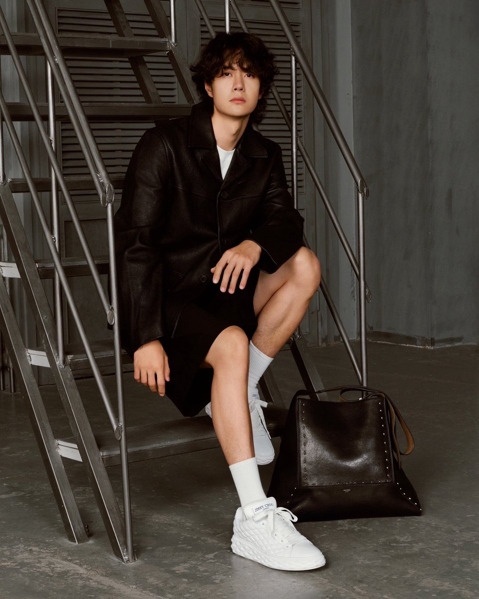 “WangYibo” แบรนด์แอมบาซาเดอร์สุดหล่อของ JimmyChoo อวดลุคพร้อมไอเท็ม DIAMOND MAXI และรองเท้าดีไซน์ Nappa สีขาว ที่คอมพลีทลุค everyday look ✨

#WangYiboxJimmyChoo
#หวังอี้ป๋อ #WangYibo 
#JimmyChoo <a href="/jimmychoo/">Jimmy Choo</a>
#EVERYDAYth