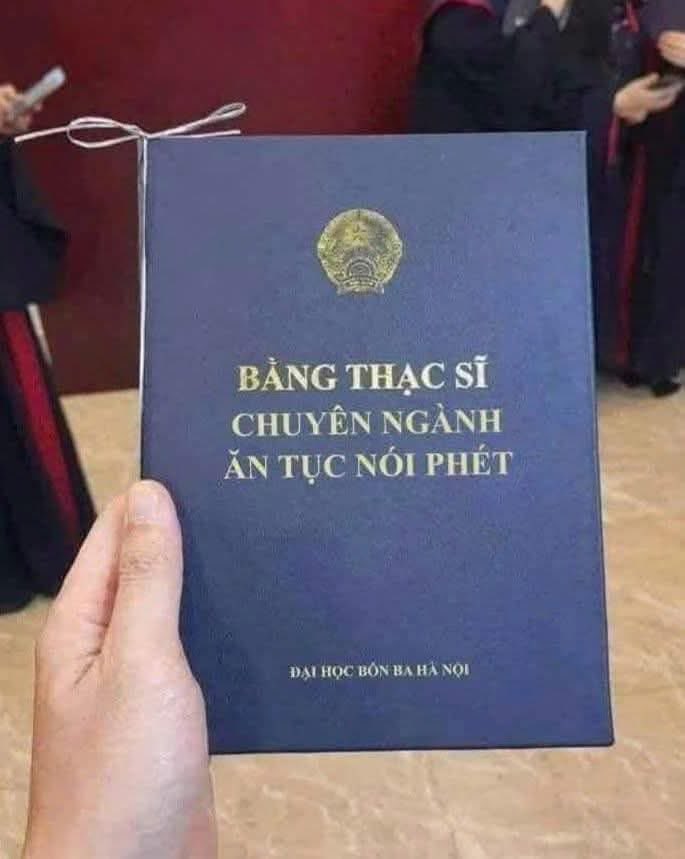 VietPhiTrung's tweet photo. Cười Chút Chơi

- Muốn làm quan trong chú phỉnh Đông Lào, các bạn phải là đảng viên với tấm bằng thạc sĩ “ ĂnTụcNóiPhét” lận lưng!
😁😁😁 https://t.co/c06ky0iBdz