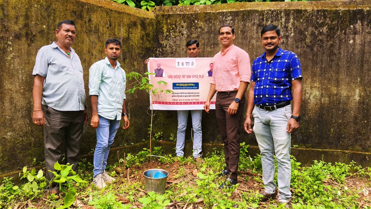 DParsali's tweet photo. Ek Ped Maa Ke Naam 2.0🌱 at Office in the presence of SO Sir.
Planting a tree is more than just adding greenery ,it’s a living tribute to our mothers, who nurture us selflessly.
Let’s honor their love by planting hope for tomorrow.
#EkPedMaaKeNaam #GreenIndia #sustainablefuture♻️ https://t.co/L0g99a8mzI