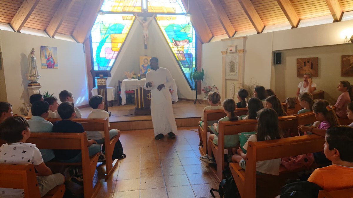 🎒Effervescence des jours de rentrée en ce mercredi matin à l'église Sainte Dévote : retour au catéchisme pour les enfants du secteur inscrits le mercredi. Un temps de prière dirigé par le Père Olivier a clôturé cette première rencontre. Ce samedi 20/09 ce sera la rentrée !
