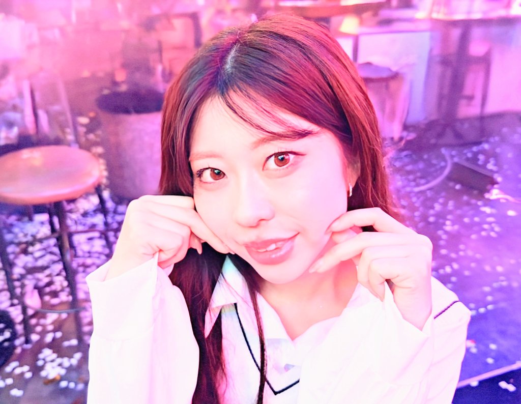 ngishi1821's tweet image. 9/16-1部 KPタイム🥂3️⃣ ちょこさん🤎
何か超が付いてしまうほど会えたの久しぶりだったので🥂して差し上げました🙂
ショートからロング姿で見たのは私初めてかも🙄

#すぱすぱ
@superspark_tk
@CHOCO__bq