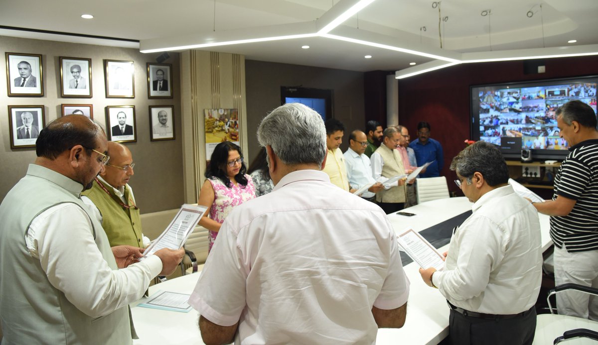 Today under the #SwachhtaHiSeva2025 campaign, Dr. M.L. Jat, Secretary (DARE) &amp; Director General (#ICAR), administered the Swachhta Pledge at ICAR Headquarters. The event witnessed the participation of AS&amp;FA (DARE/ICAR), ADG (Coordination), and officials from HQ. #SHS2025