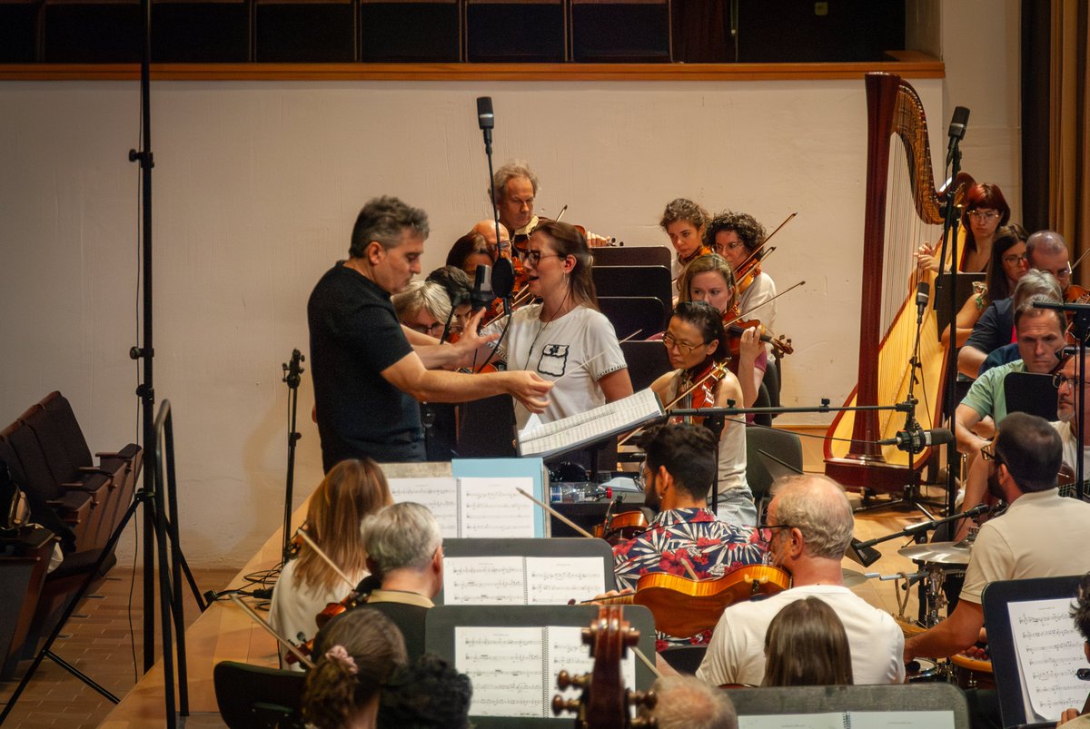 Vuelve la OCG a la I Bienal de Flamenco de Granada (Palacio de Carlos V). En esta ocasión acompañada de Marina Heredia y el director José Trigueros, con un atractivo programa bajo el título “En libertad. El camino de los gitanos”. Continúan los ensayos en el <a href="/AuditorioMFalla/">Auditorio M de Falla</a> ...