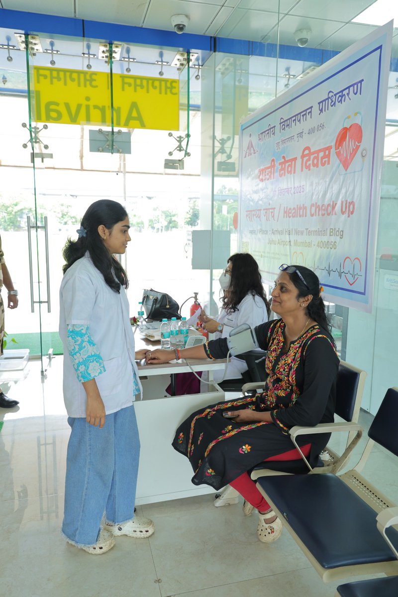 aaijuhairport's tweet photo. आज जुहू विमानपत्तन पर यात्री सेवा दिवस के उपलक्ष्य में स्वस्थ जांच तथा रक्तदान शिविर लगाया गया । यह शिविर नानावती अस्पताल के सहयोग से संपन्न किया गया । नानावती अस्पताल ने विमानपत्तन निदेशक को प्रमाण-पत्र प्रदान कर आभार प्रकट किया ।
#MoCA_GoI
#AAI_Official
#YatriSewaDiwas https://t.co/yxla2uoxNF
