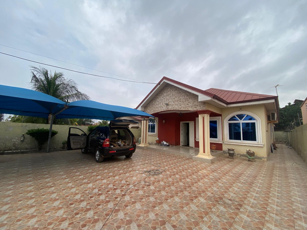 sheltermart's tweet image. 🏠 3-Bedroom House w/ Boys Quarters for Rent – Spintex
💰 GH₵7,500/month 
✔️ En-suite Rooms | Fitted Kitchen | AC | Carport | Walled & Gated | Tarred Road 
📞 +233 24 491 0599
🌐 sheltermartgh.com
Ref: R5660 (D)
#Spintex  #AccraRental #GhanaRealEstate #ShelterMart