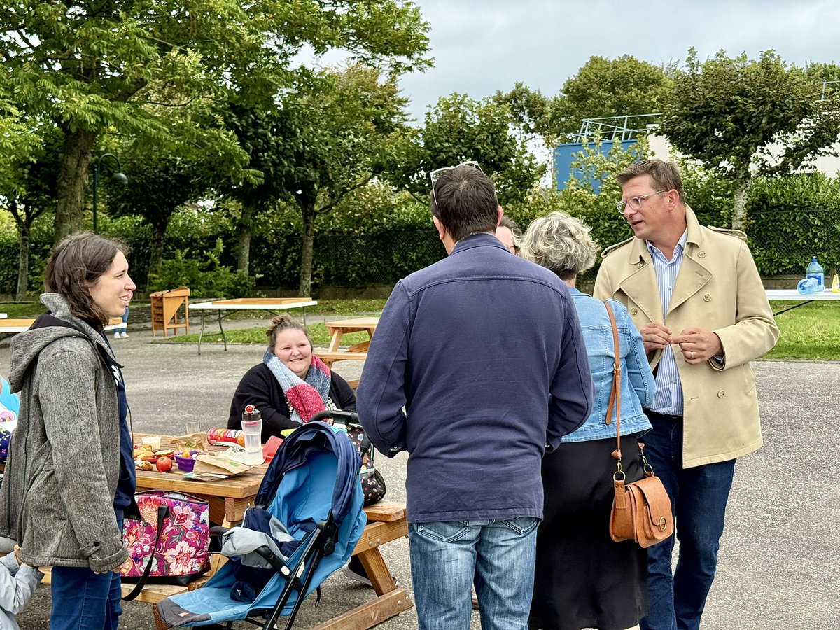 Inauguration du Jardin des couleurs 🌿🌈🌳

👉 Un lieu pour toutes et tous, réinventé grâce aux ateliers citoyens de proximité et au généreux don d’un ancien habitant de La Glacerie.

Un bel exemple de participation citoyenne et de respect de l’ #environnement 💚.