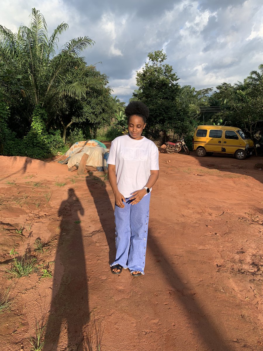 Ozioma_Chukwuu's tweet image. 💻 Running on beauty.js  No bugs, just vibes🌚

Drop your own line😎

#Techie #CodeLife #FrontendDeveloper #WomenInTech #AestheticVibes #CleanCode #JavaScript #DevCommunity #TechTok #ForYou