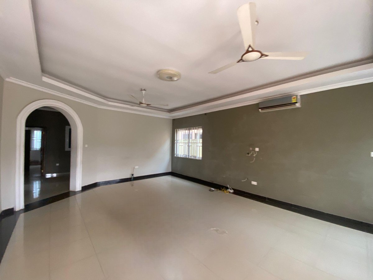 sheltermart's tweet image. 🏠 3-Bedroom House w/ Boys Quarters for Rent – Spintex
💰 GH₵7,500/month 
✔️ En-suite Rooms | Fitted Kitchen | AC | Carport | Walled & Gated | Tarred Road 
📞 +233 24 491 0599
🌐 sheltermartgh.com
Ref: R5660 (D)
#Spintex  #AccraRental #GhanaRealEstate #ShelterMart
