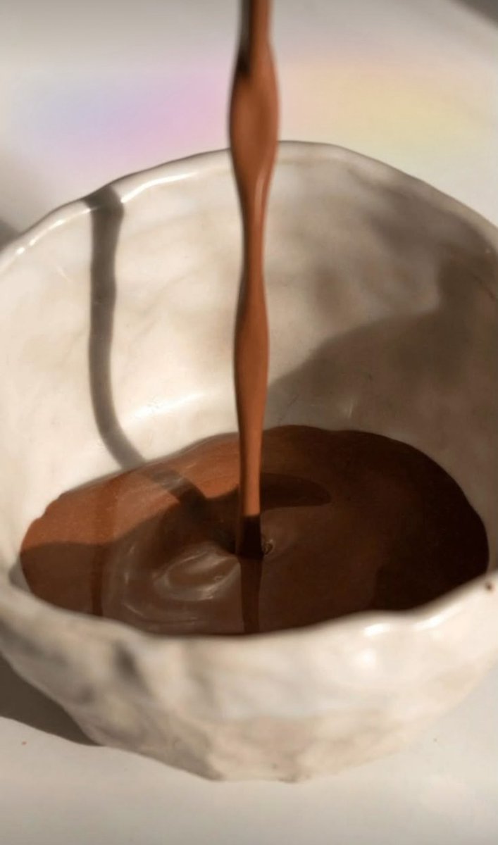 celestialbe1ng's tweet photo. Bryan Johnson is right about this one: cacao is actually a life-extending superfood.

Chocy milk is a beauty supplement and it can literally help you live longer.

It lowers inflammation, improves insulin sensitivity, supports fat loss, boosts metabolic rate and protects and heals the gut. Basically, it’s doing the most.

But there’s a catch. Cacao is often contaminated with heavy metals due to industrial pollution in the soil. And that’s not a small issue; Lindt was facing legal action over this very problem.

If you’re in the UK and looking for a clean, low-contaminant option, Aduna is a solid choice (shoutout to @upgradejames for the rec).

US-based brands with good test results are in pic 3.

For the full pro-metabolic upgrade: make your cacao with real cow’s or goat milk and honey, maple syrup or cane sugar. Daily hot cocoa = longevity elixir.

Okay, love you, bye. 🍫 🥛