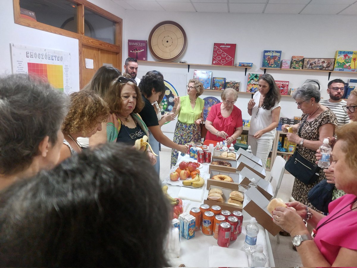 Tras el descanso estival retomamos los talleres con nuestros MDJ #fundaciónedp celebrando el reencuentro con un desayuno🥣🍊🥐☕️ que generosamente nos ha donado <a href="/CarrefourES_PR/">CarrefourES_PR</a> solidario que se ha interesado por las actividades que se desarrollan en nuestra asociación. 
Gracias!!