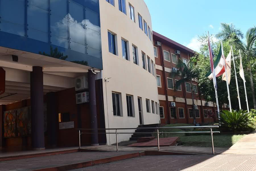 La Universidad Nacional de Itapúa, a través de la Dirección de Investigación y Extensión (DIyE), implementa el Mecanismo de Adscripción Institucional de Profesores Investigadores, aprobado por Resolución REC N.° 335/2025  uni.edu.py/la-uni-impleme…