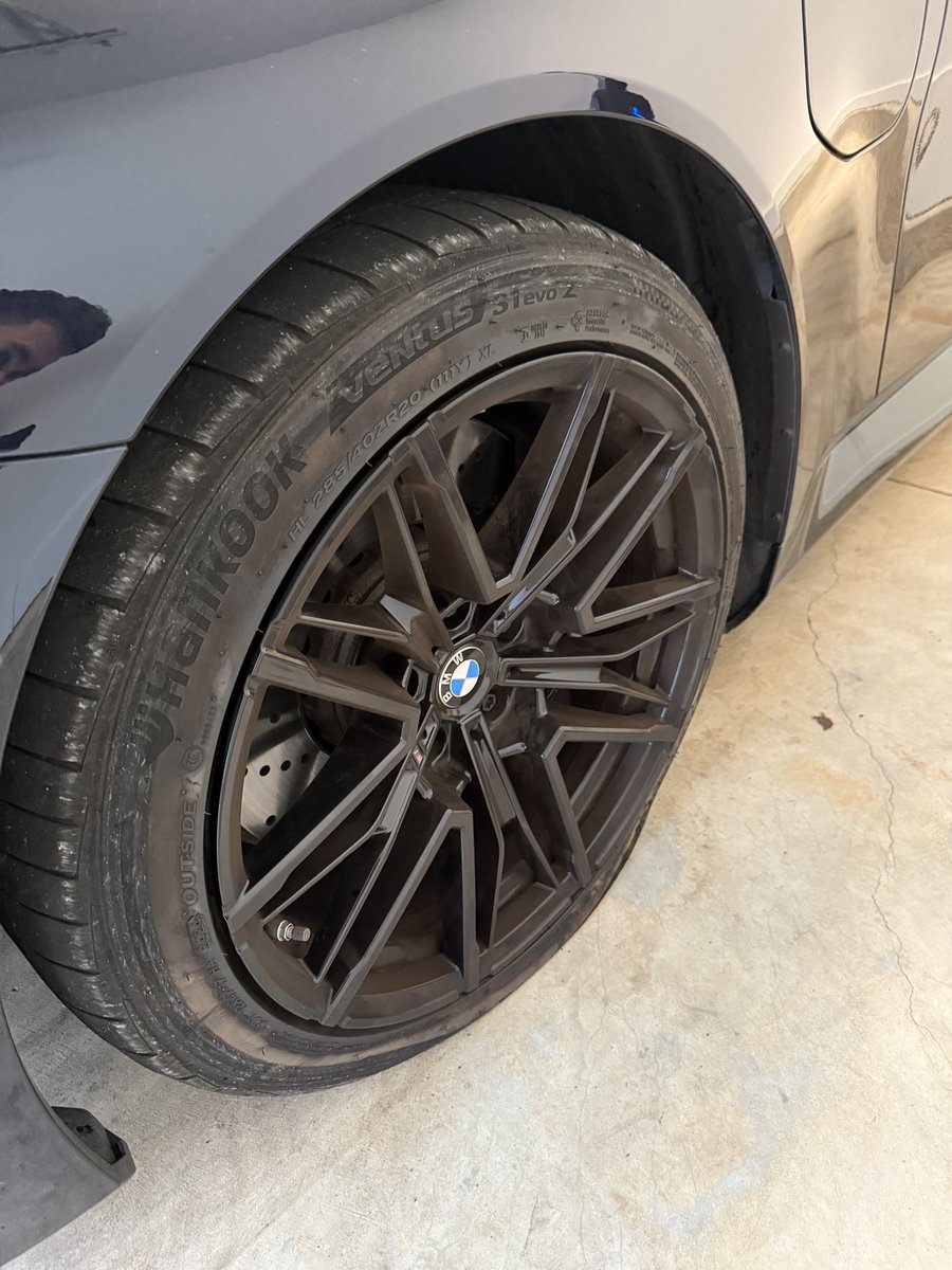 Flat #10,000 here in <a href="/CLTgov/">City of Charlotte</a> <a href="/CharlotteDOT/">Charlotte DOT</a> because our streets and intersections have crash debris and JUNK laying in them month after month. 👏🏼 Time for a street sweeper program so our roads are safe and useable. Thoughts? <a href="/ViLyles/">Mayor Vi Lyles</a>