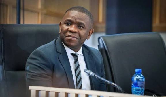 The way General Mkhwanazi articulates police work and the SAPS framework without a pause, stuttering or single ‘uhm’ is just brilliant. He cuts through it so effortlessly man!!🙌🏾🙌🏾🙌🏾