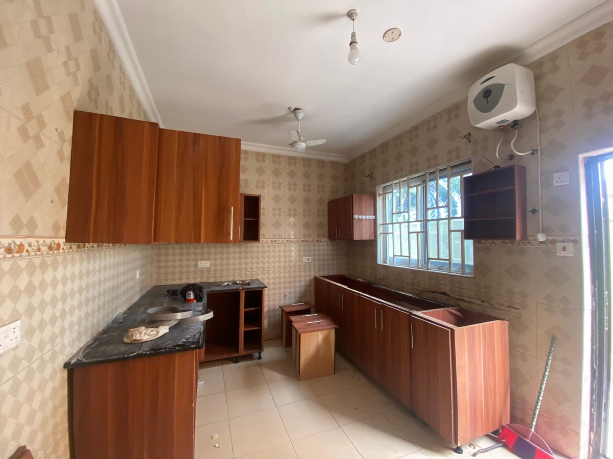 sheltermart's tweet image. 🏠 3-Bedroom House w/ Boys Quarters for Rent – Spintex
💰 GH₵7,500/month 
✔️ En-suite Rooms | Fitted Kitchen | AC | Carport | Walled & Gated | Tarred Road 
📞 +233 24 491 0599
🌐 sheltermartgh.com
Ref: R5660 (D)
#Spintex  #AccraRental #GhanaRealEstate #ShelterMart