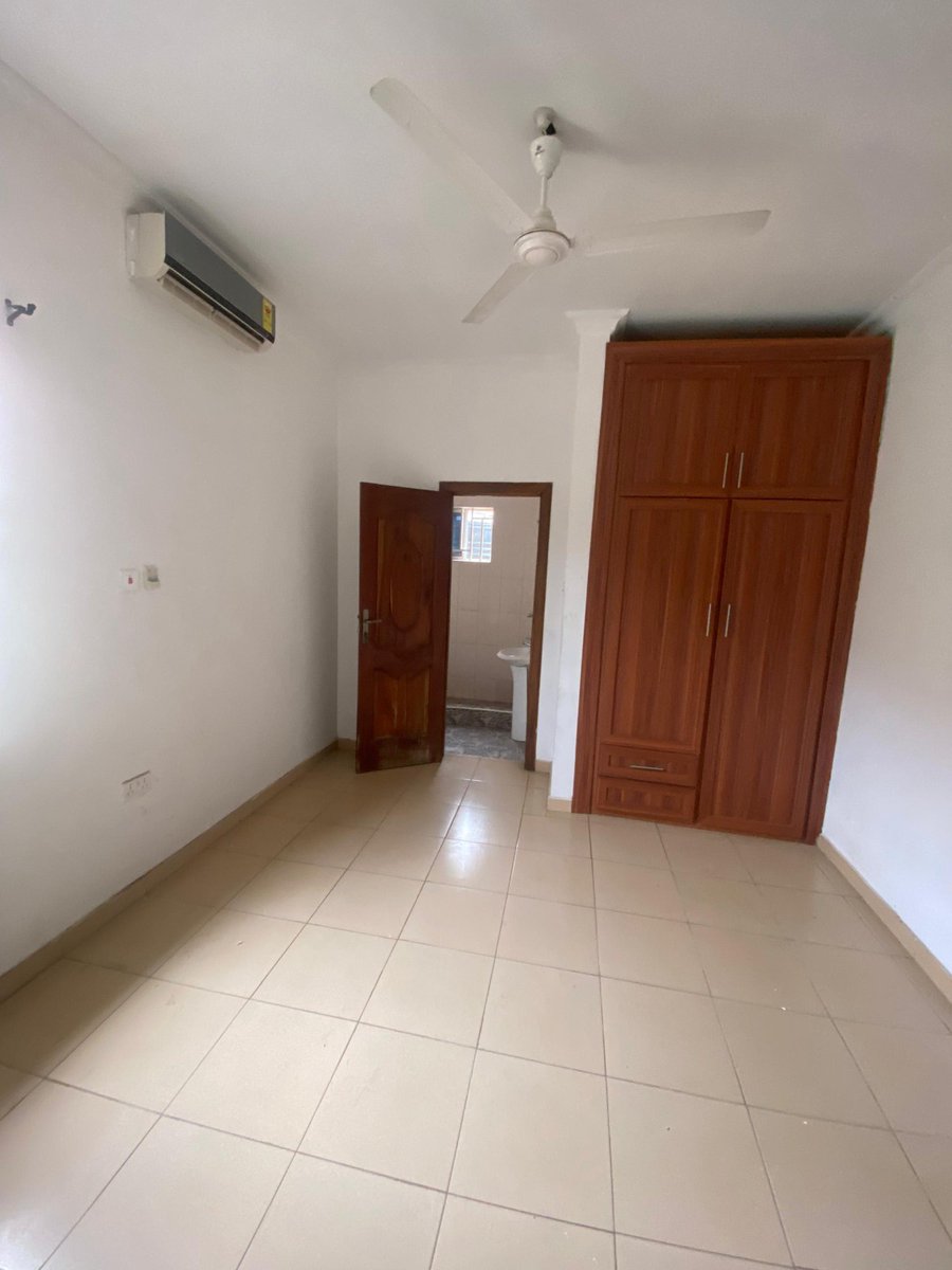 sheltermart's tweet image. 🏠 3-Bedroom House w/ Boys Quarters for Rent – Spintex
💰 GH₵7,500/month 
✔️ En-suite Rooms | Fitted Kitchen | AC | Carport | Walled & Gated | Tarred Road 
📞 +233 24 491 0599
🌐 sheltermartgh.com
Ref: R5660 (D)
#Spintex  #AccraRental #GhanaRealEstate #ShelterMart