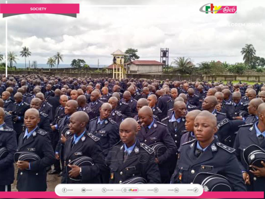 CRTV_web's tweet photo. Martin Mbarga Nguélé, le Délégué général à la Sûreté nationale préside ce 17 septembre à #Mutenguene dans la région du Sud-ouest, la cérémonie officielle de remise des épaulettes et des diplômes aux élèves inspecteurs de police issus des concours directs et spéciaux. https://t.co/EajPCi61vZ