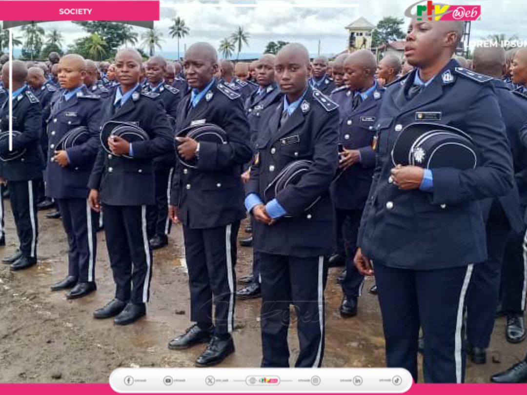 CRTV_web's tweet photo. Martin Mbarga Nguélé, le Délégué général à la Sûreté nationale préside ce 17 septembre à #Mutenguene dans la région du Sud-ouest, la cérémonie officielle de remise des épaulettes et des diplômes aux élèves inspecteurs de police issus des concours directs et spéciaux. https://t.co/EajPCi61vZ
